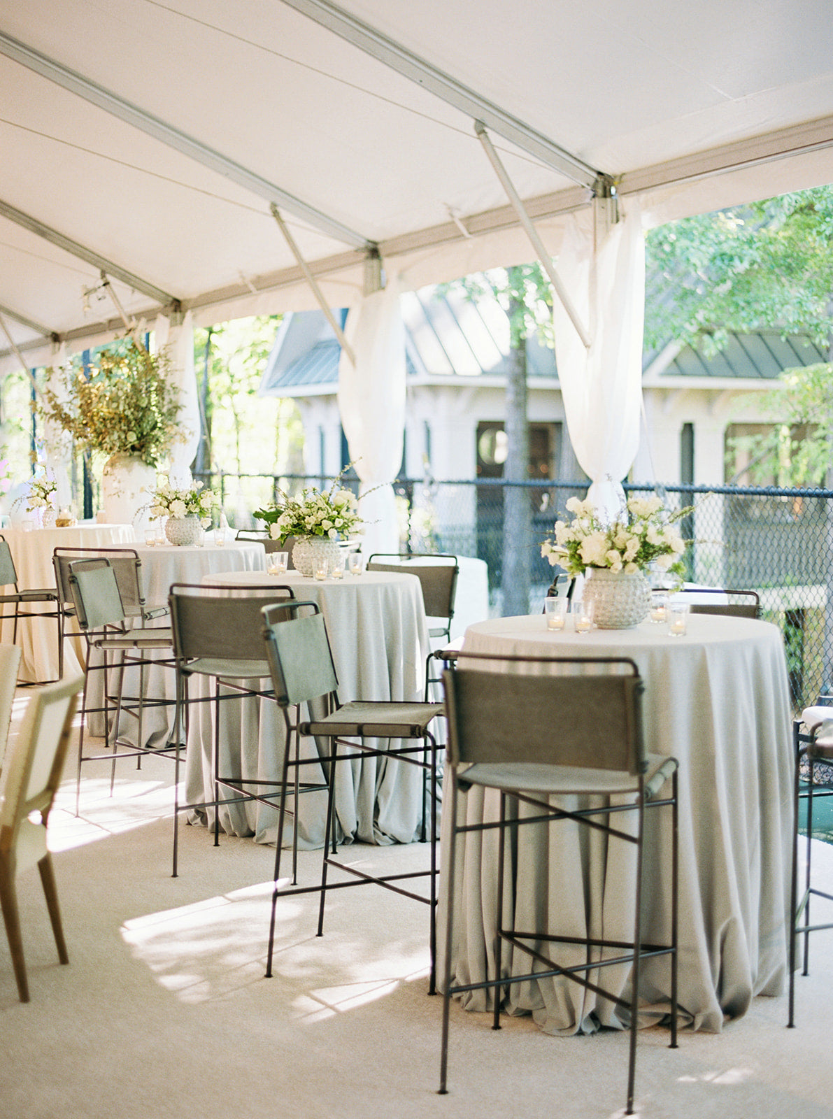 Tailor & Table-designed table with neutral linens, candles, and organic floral arrangements.