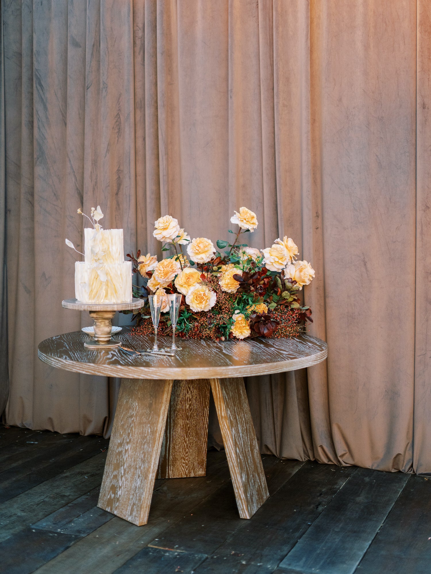 Minimalist, sculptural wedding cake by Vanilla and the Bean displayed at Kiawah River reception.