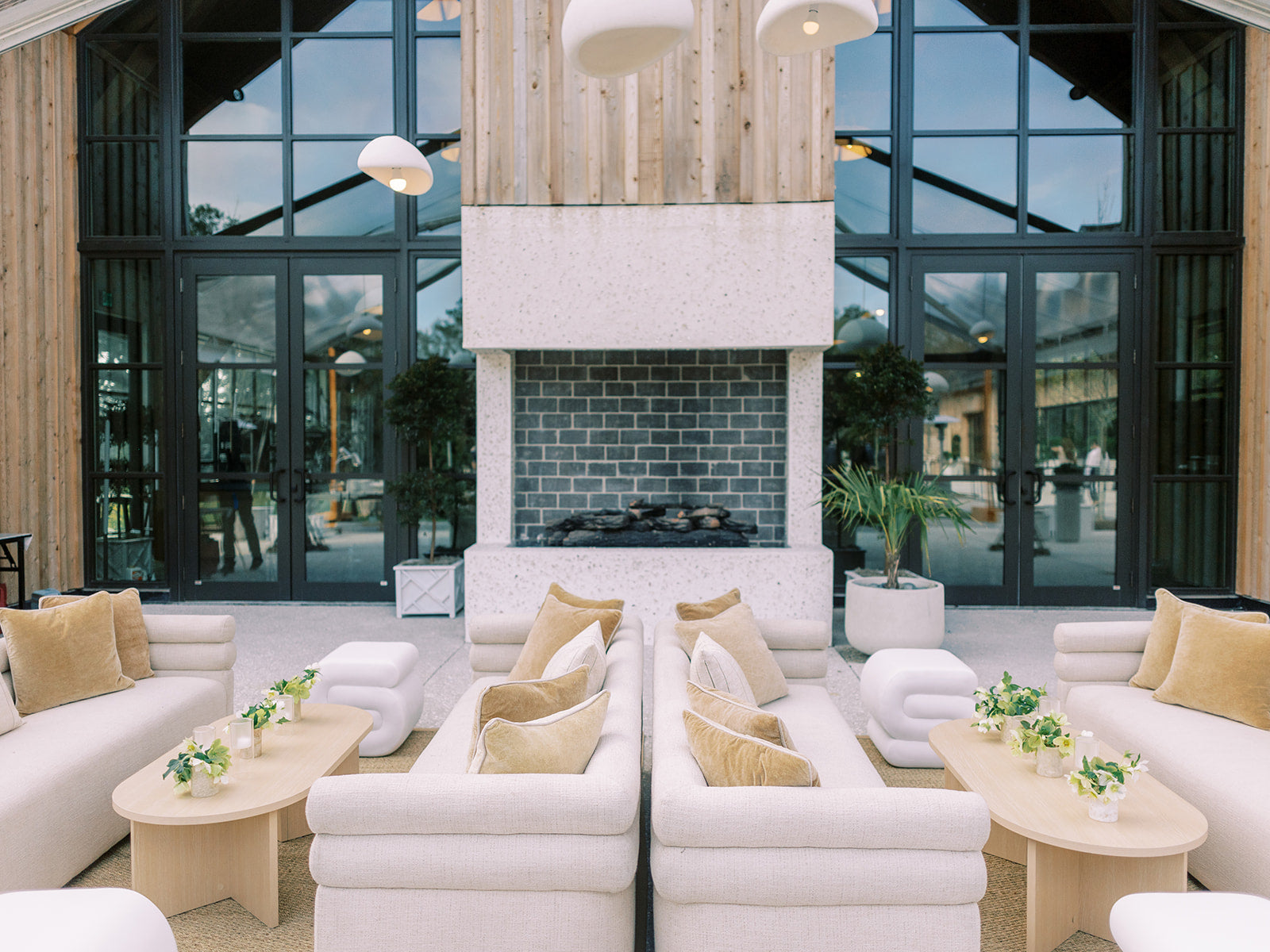 Lounge rentals by Mayker at Dunlin